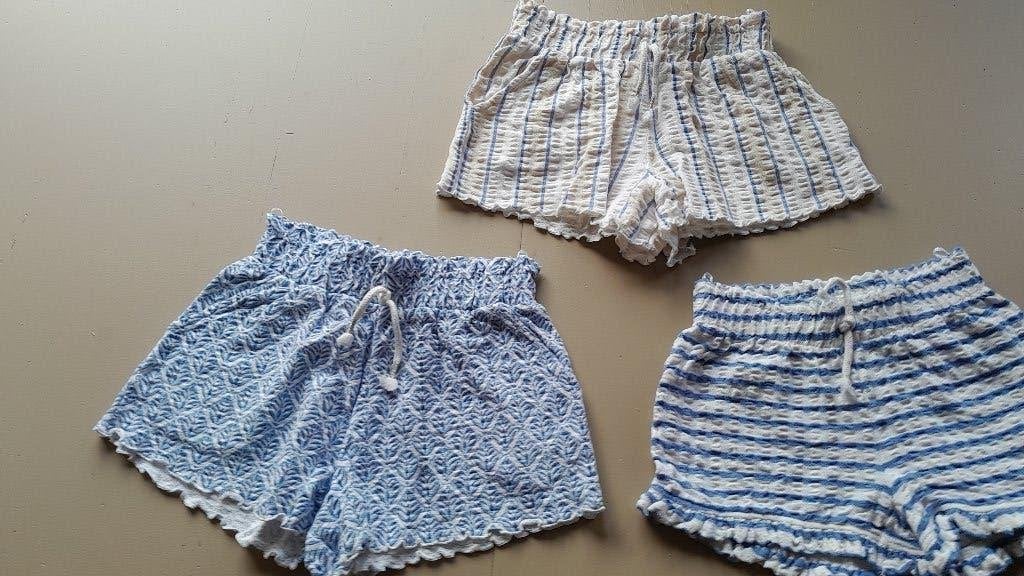 3 shortjes, Kinderen en Baby's, Kinderkleding | Maat 128, Ophalen of Verzenden, Zo goed als nieuw