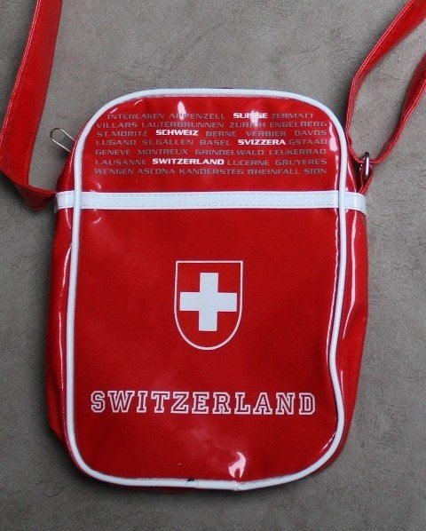 Klein rood schoudertasje uit Zwitserland, Ophalen of Verzenden, Zo goed als nieuw, Rood, Overige merken