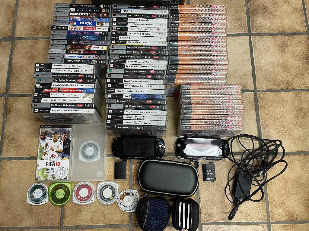 Sony PSP 1004 + 3004 + Games + UMD, Games en Spelcomputers, Spelcomputers | Sony PSP, Zwart, Ophalen of Verzenden, PSP, Gebruikt