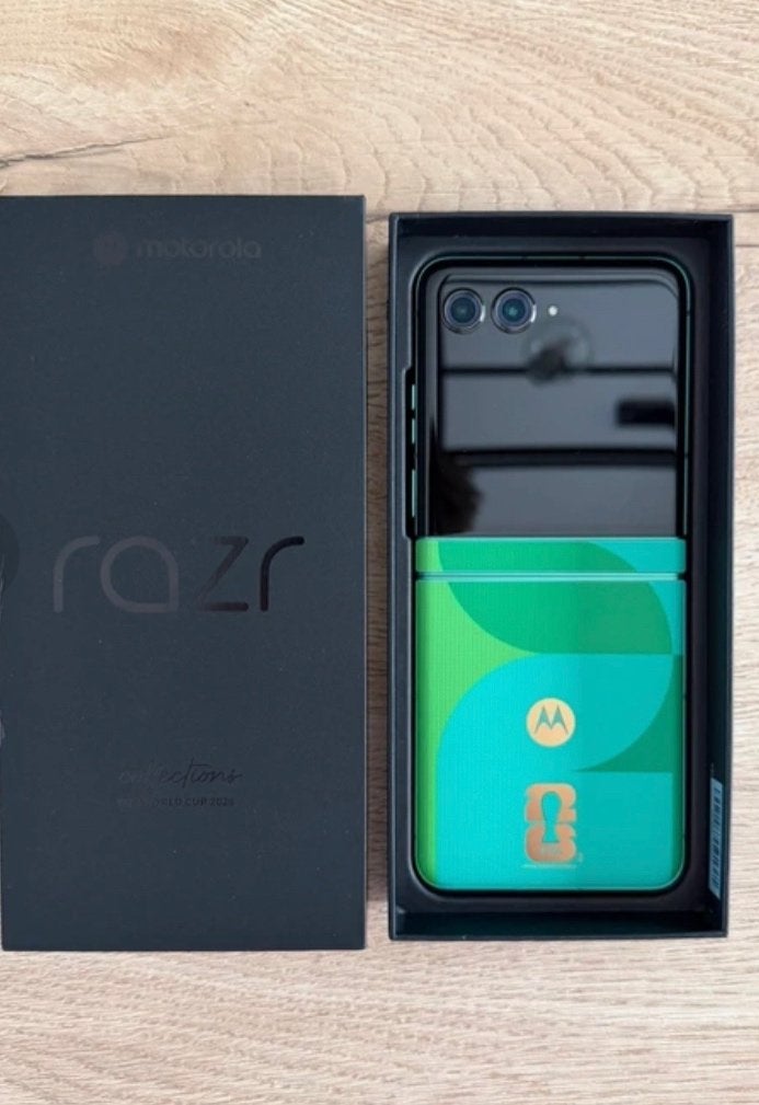 Motorola razr fifa world cup 2026 edition, Télécoms, Neuf, Enlèvement ou Envoi, À clapet, Sans abonnement