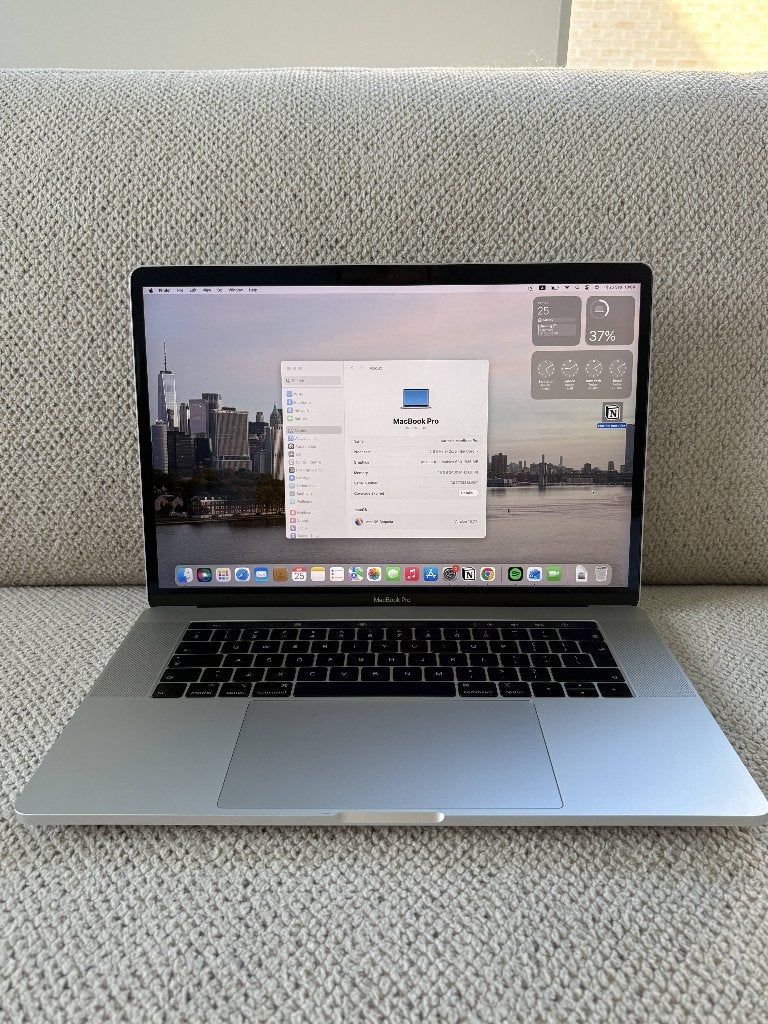 Macbook Pro 15" (2019) - 2.6 GHz i7 / 16GB / 512GB SSD, Informatique & Logiciels, Qwerty, 512 GB, Comme neuf, 15 pouces