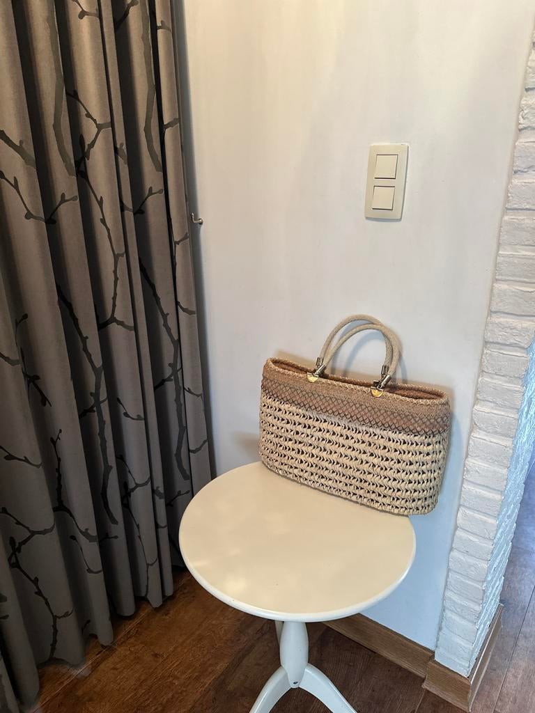 Leuke rieten tas met rits en binnenvakje, Handtassen en Accessoires, Tassen | Damestassen, Ophalen of Verzenden, Zo goed als nieuw