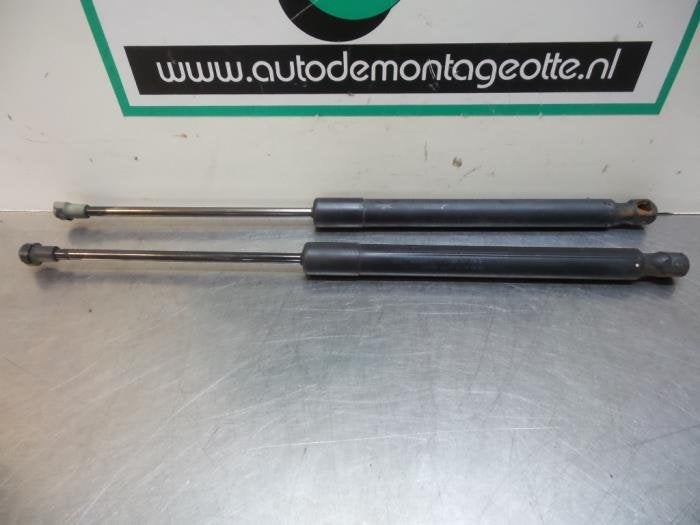 Kit amortisseur gaz hayon d'un Volkswagen Golf (Golf 04-), Volkswagen, -, 3 mois de garantie, Utilisé