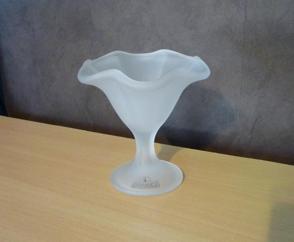Originele matte glazen ijscoupe van IJsboerke, Verzamelen, Glas en Drinkglazen, Ophalen of Verzenden