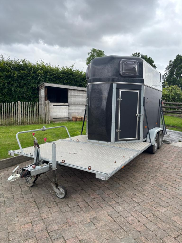 Trailer met koetsplateau, Ophalen, Gebruikt, Hout, 2-paards trailer