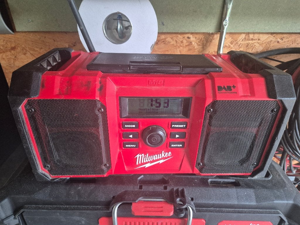 Radio Milwaukee M18 JSRDAB+, Enlèvement, Utilisé, Autres types