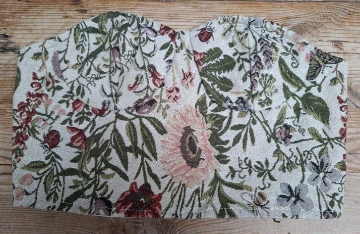 Gobelin Bustier, geen oudje maar wel leuk voor paspop o.i.d., Antiek en Kunst, Ophalen of Verzenden