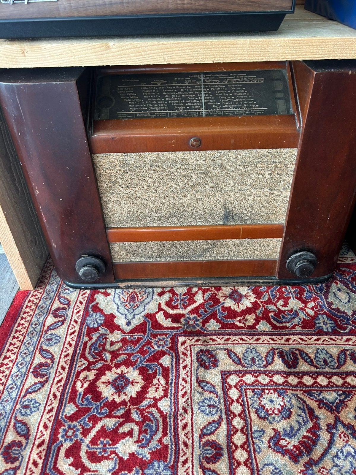 Oude radio, Enlèvement