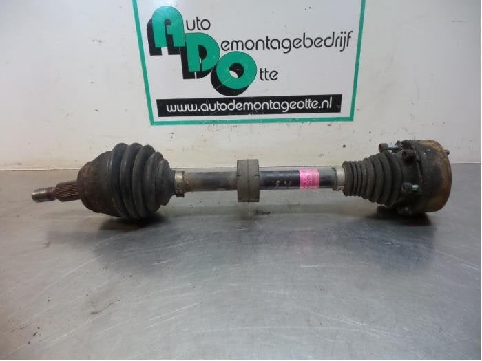 Aandrijfas links-voor van een Volkswagen Beetle (Beetle 98-), Auto-onderdelen, Gebruikt, -, Volkswagen, -