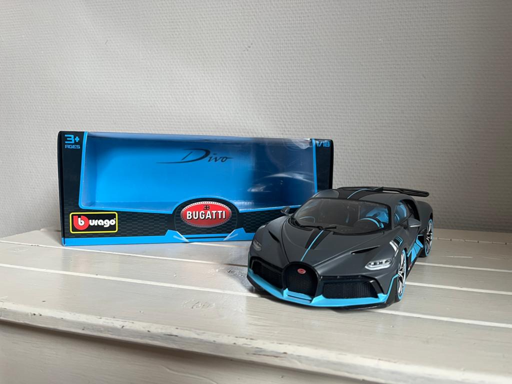 Bugatti Divo - 1:18 - Bburago, Hobby en Vrije tijd, Ophalen of Verzenden, Zo goed als nieuw, Auto, Burago