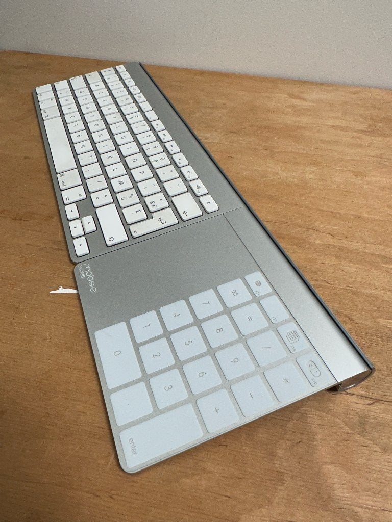 Apple Magic Wand Connects Magic Trackpad en Keyboard, Computers en Software, Toetsenborden, Ophalen, Zo goed als nieuw