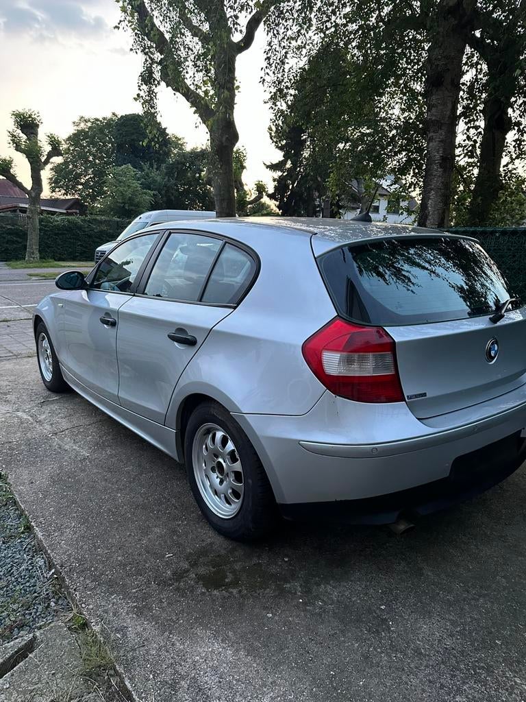 Bmw 118d eiuro4 bwj 2006, Auto's, BMW, Zwart, 5 deurs, Particulier, Euro 4