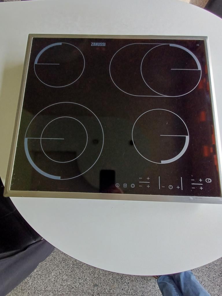 Kookplaat ZANUSSI"  0,50 m. x 0,575 overmeten., Enlèvement