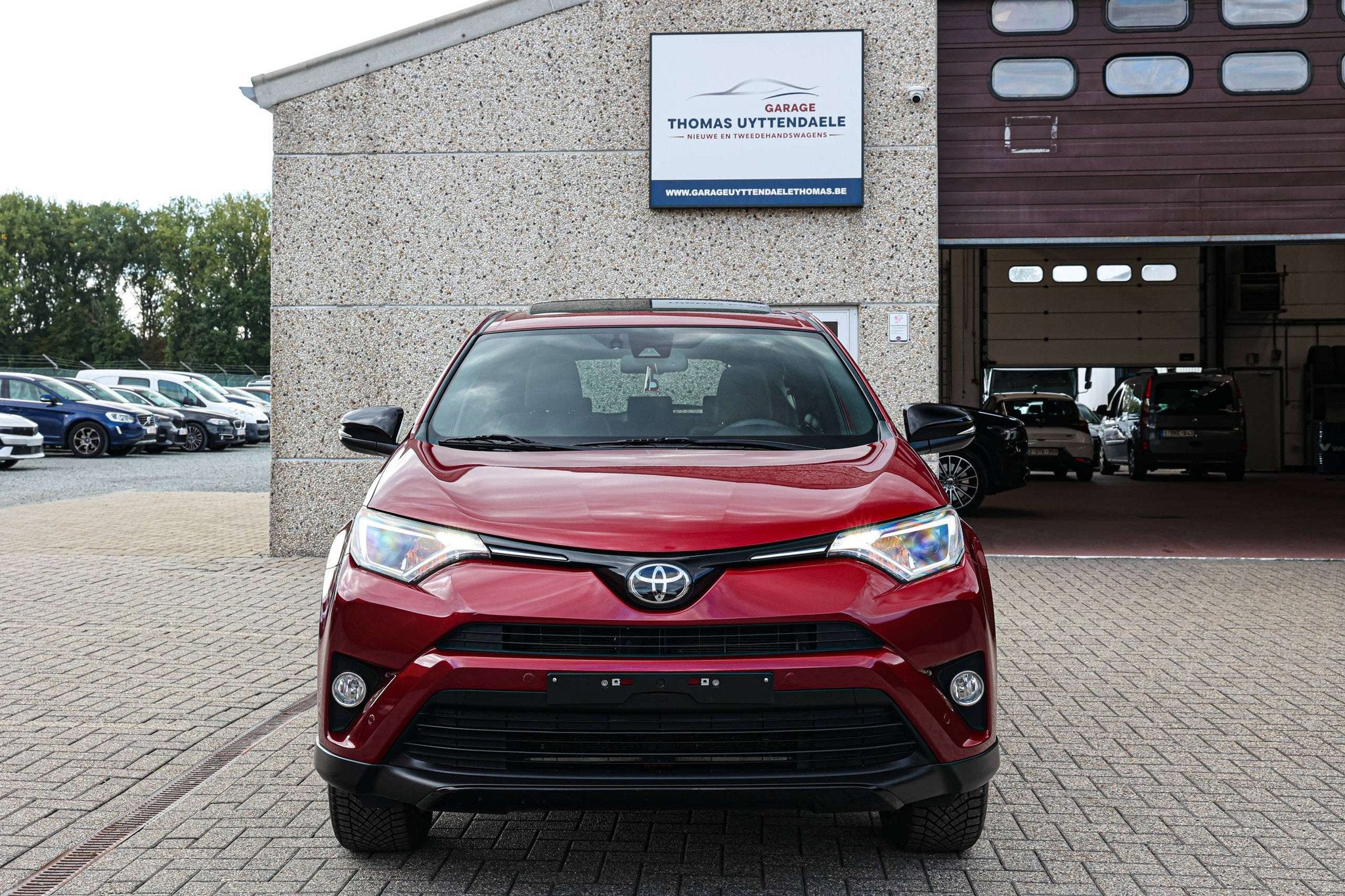 Toyota RAV4 VIERWIELAANDRIJVING*BLACK-EDITION*ACHTERUITRIJCA, Auto's, Gebruikt, 4 cilinders, Bedrijf, 111 kW