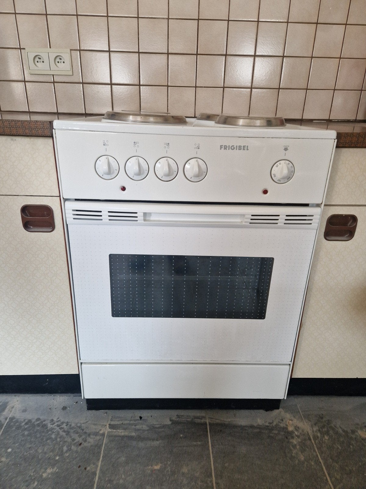 Elektrisch fornuis met oven, 85 à 90 cm, 4 zones de cuisson, Enlèvement, Utilisé