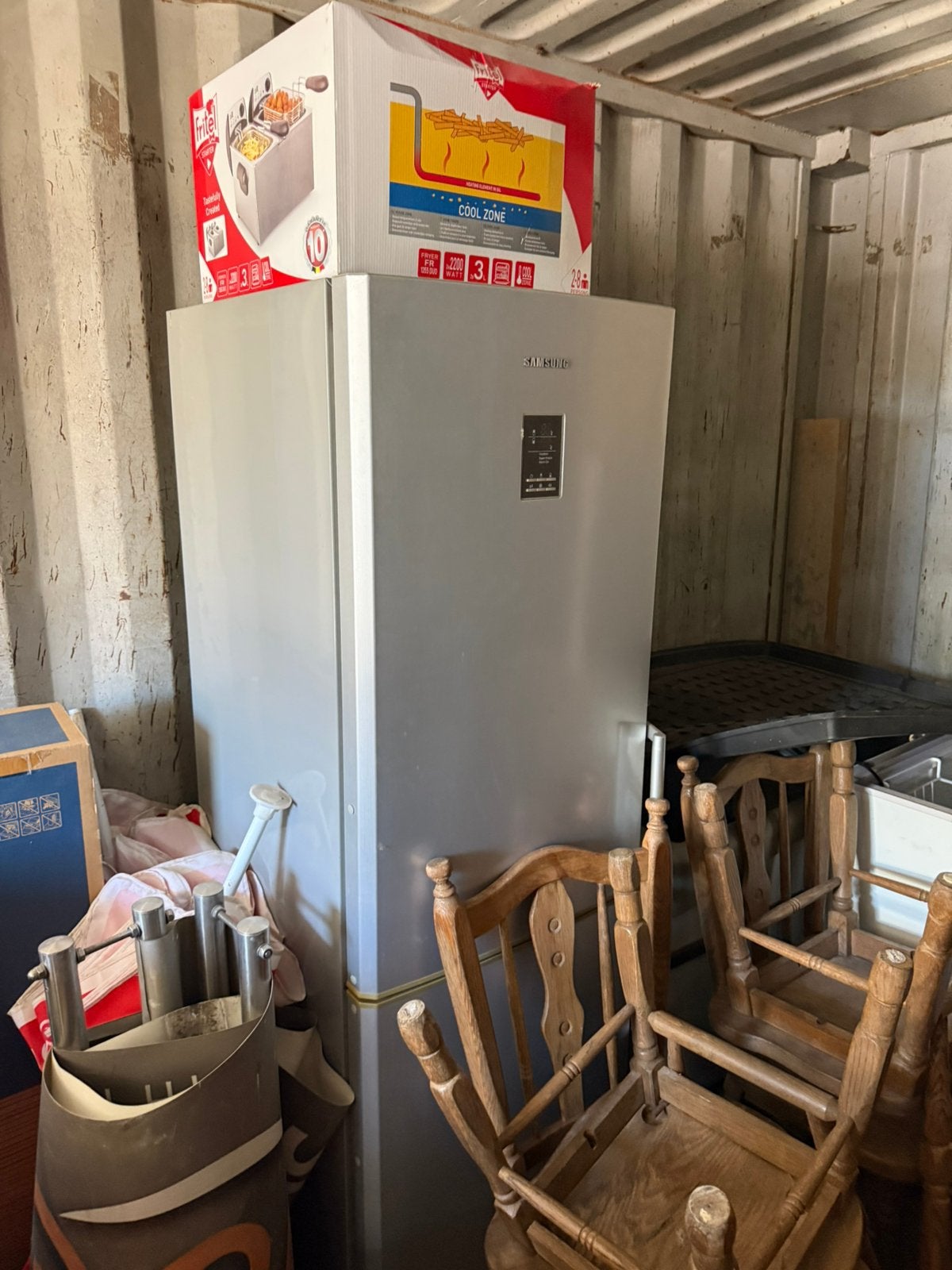 Frigo, Zakelijke goederen, Ophalen