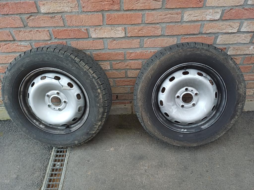 4 pneus hiver pour camionette, Auto-onderdelen, Banden en Velgen, Ophalen, 16 inch, Winterbanden, Band(en)