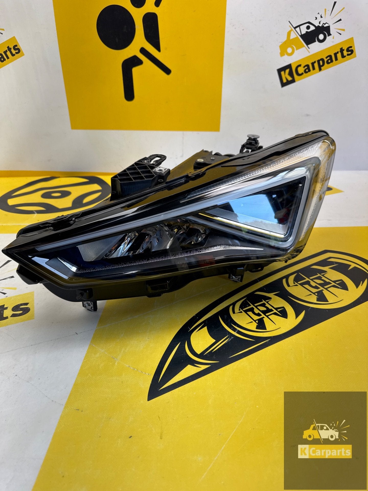 CUPRA FORMENTOR VOL LED KOPLAMP LINKS 5FG941007E ORIGINEEL, Gebruikt, Autovia A-2, Km 585 585
08760  Martorell, ES, SEAT S.A.
