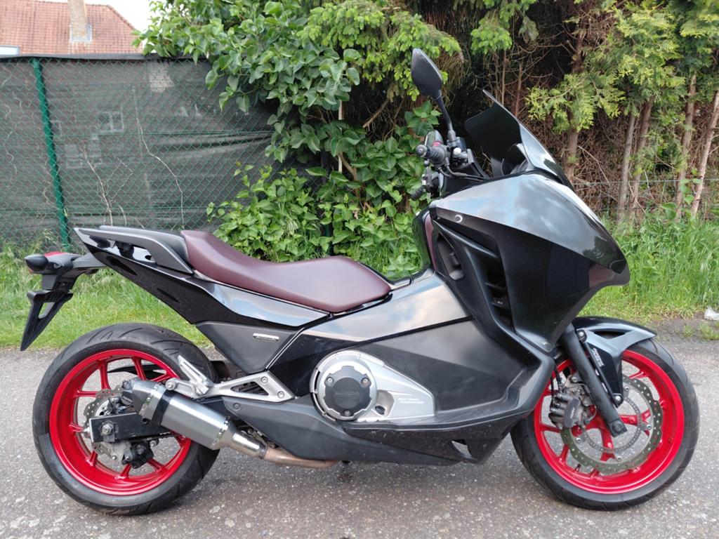 La Honda Integra 700/2012 a été testée en parfait état avec, ABS, Scooter, Plus de 35 kW, 2 cylindres