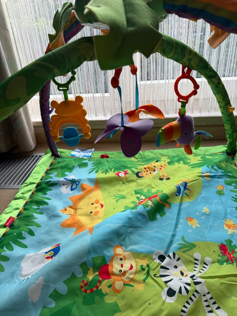 FP RAINFOREST LUXE GYM - MELODIETJES EN LICHTJES, Kinderen en Baby's, Ophalen, Zo goed als nieuw, Speelkleed, Met licht