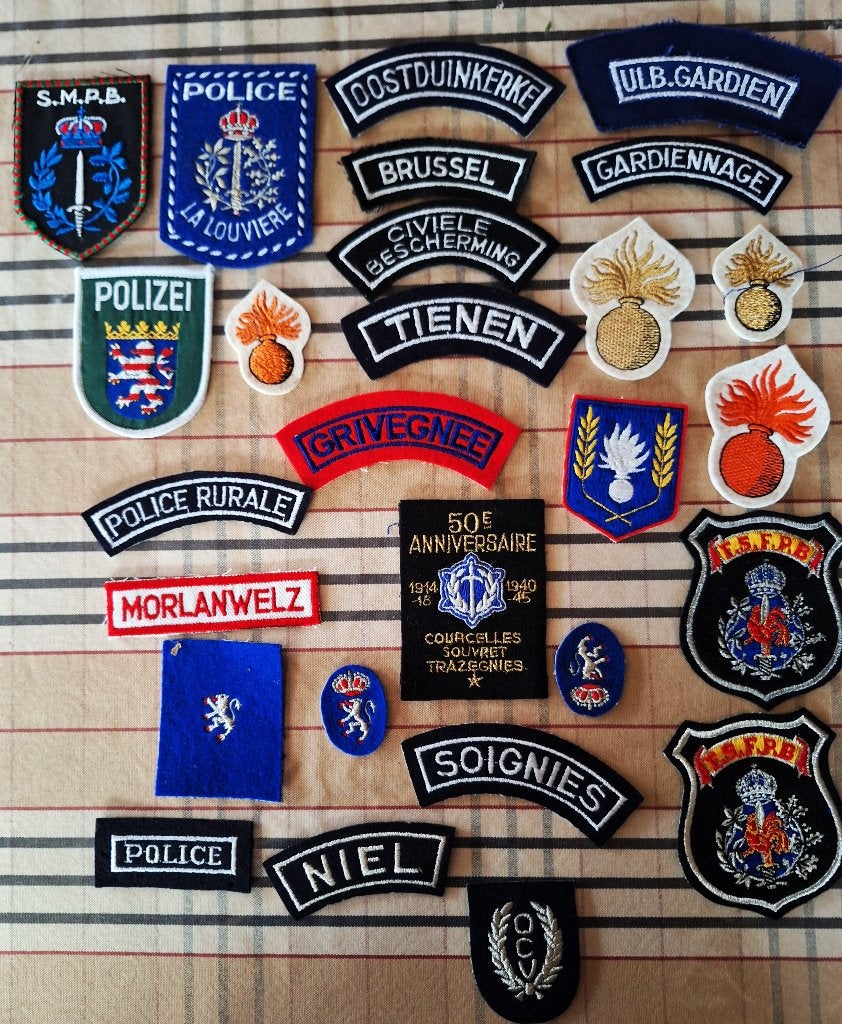 oude politie emblemen - geweven - archief van oude fabriek, Ophalen of Verzenden, Rijkswacht, Embleem of Badge