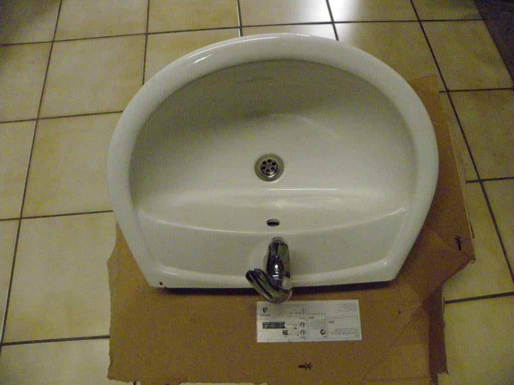 Un evier, Enlèvement, Neuf, Chrome, Lavabo