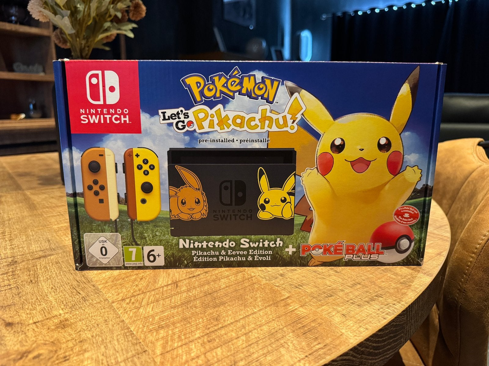 Nintendo Switch Let’s Go Pickachu/Eevee edition CiB, Ophalen, Zo goed als nieuw