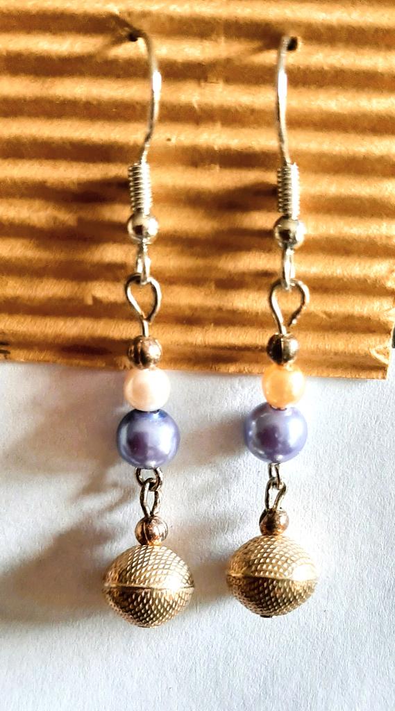 Te koop: Nieuw!! Mooie leuke oorbellen., Ophalen, Overige materialen, Hangers, Paars