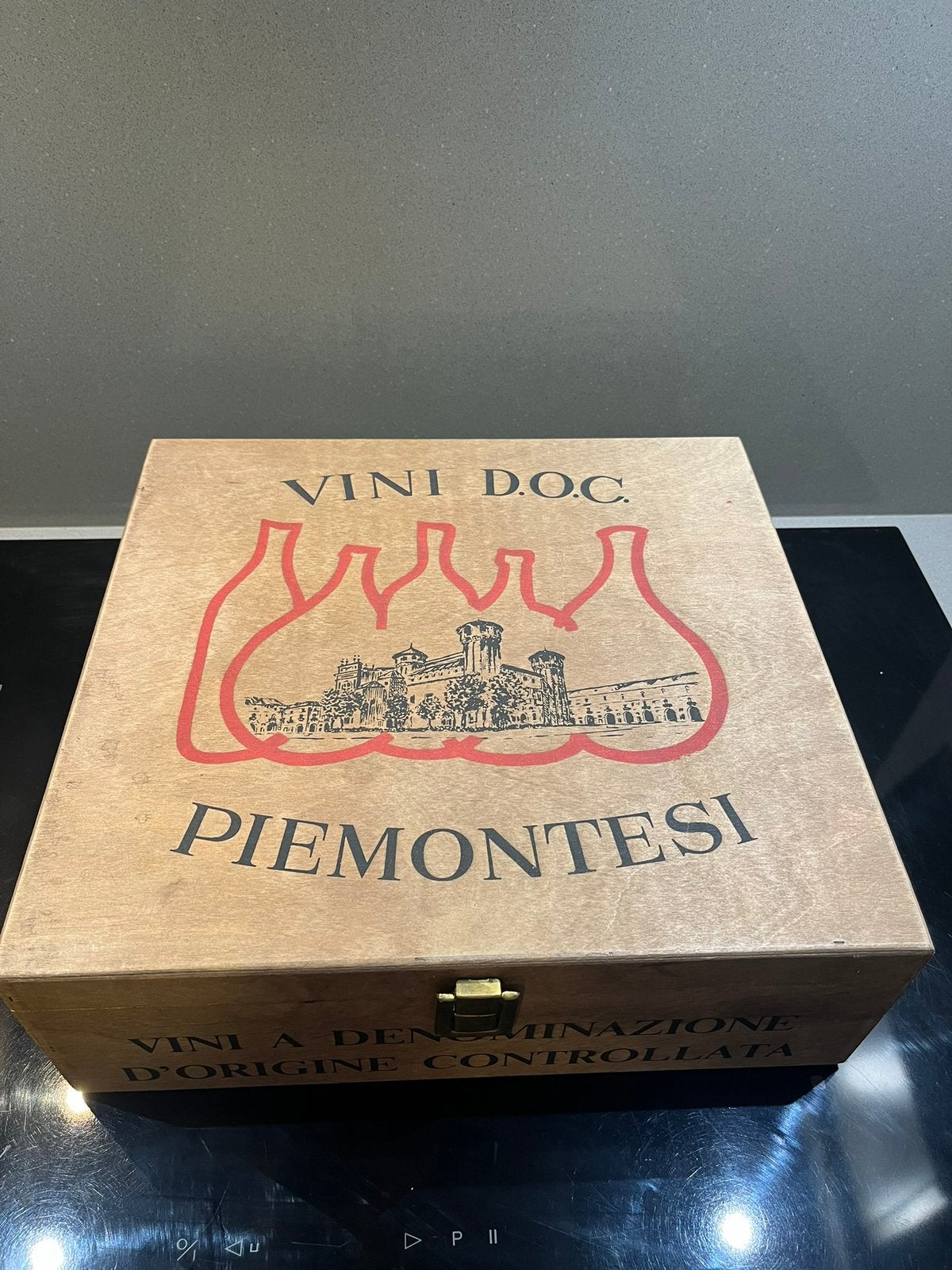 Vini D.O.C. Piemontesi wijnkist met 3 flessen, Verzamelen, Ophalen, Zo goed als nieuw