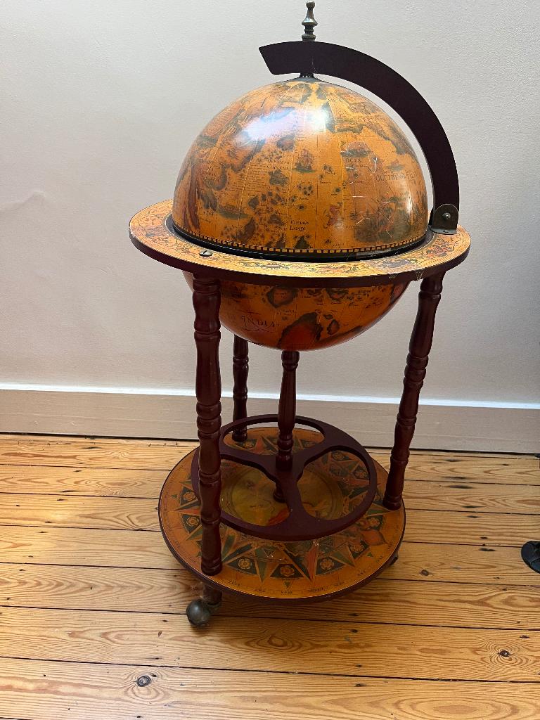 decoratie wereldbol met opbergplaats, Ophalen, Gebruikt