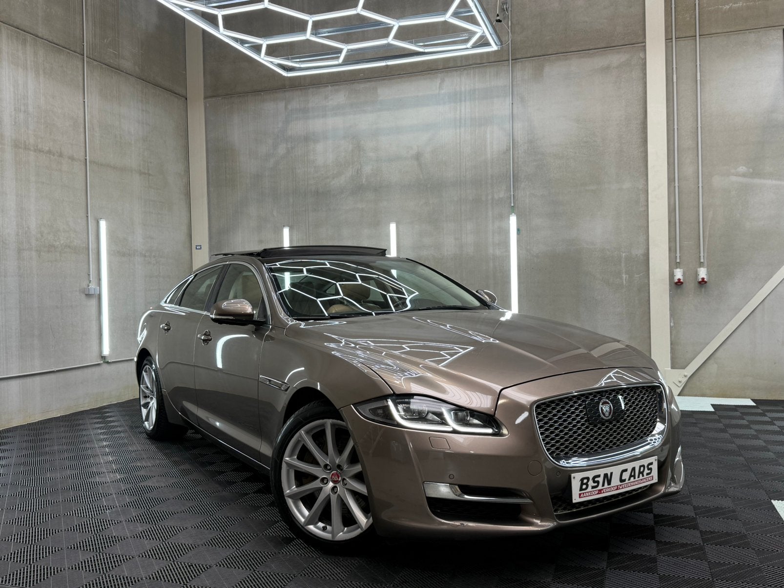 JAGUAR XJ/3.0/LUXURY/PANO/360/MERIDIAN/MEMORY/FULL/GARANTIE, Autos, Cuir, Essai à domicile, Achat, Entreprise