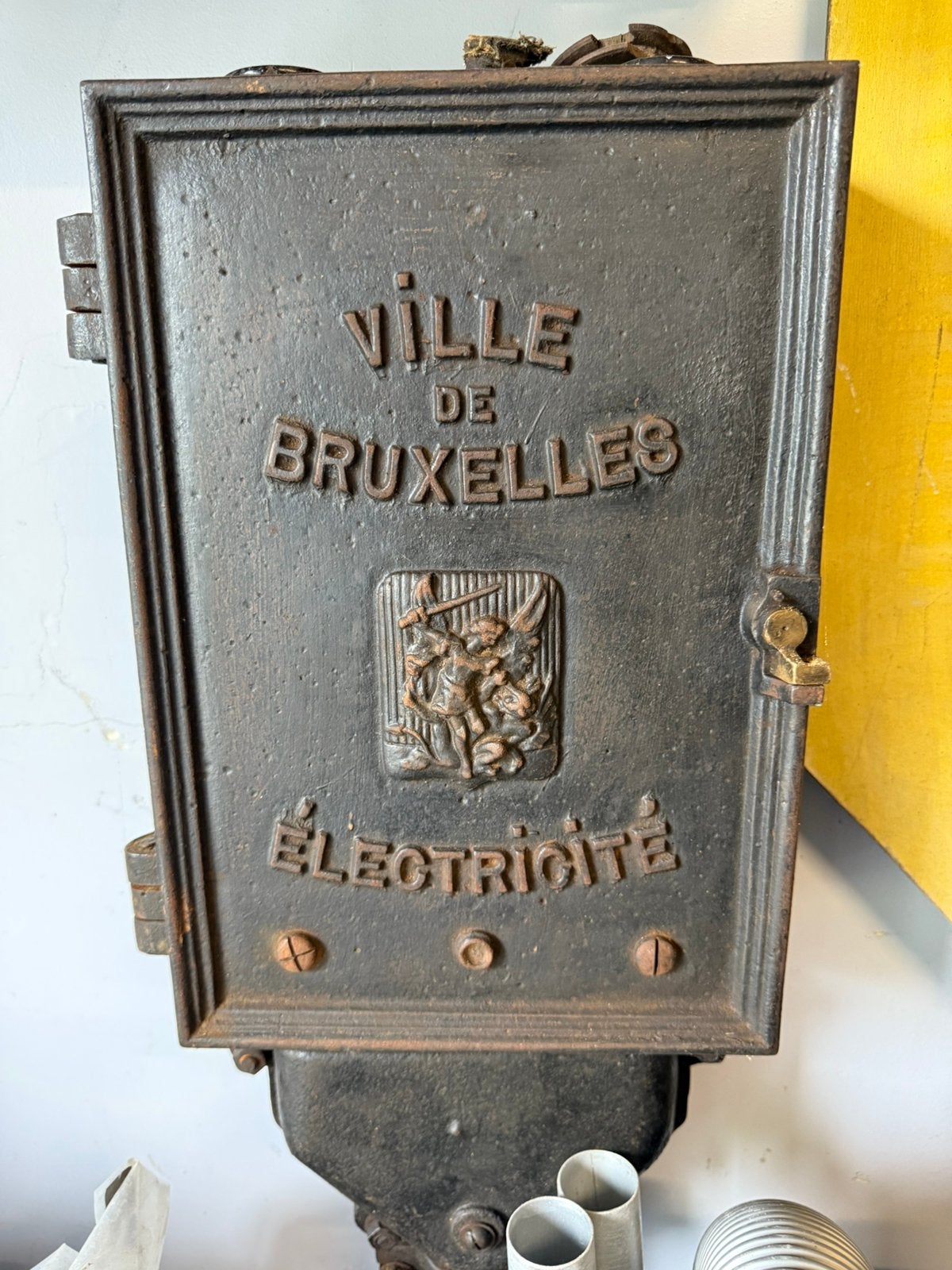 Oude schakelkast ville de bruxelles electricite, Enlèvement