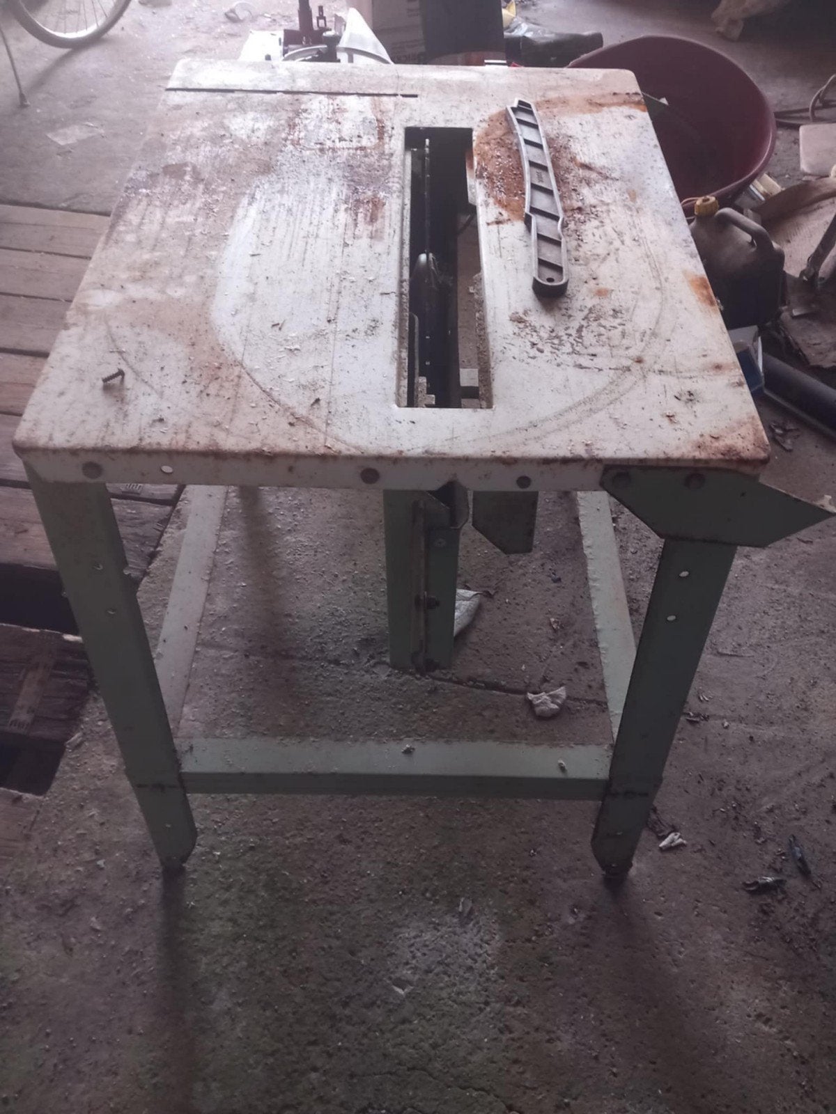 Verstelbare zaagtafel, Ophalen
