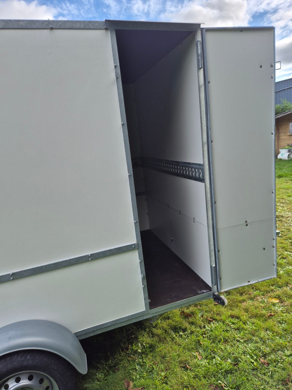 Zo goed als nieuwe witte 750kg aanhangwagen., Auto diversen, Ophalen, Zo goed als nieuw