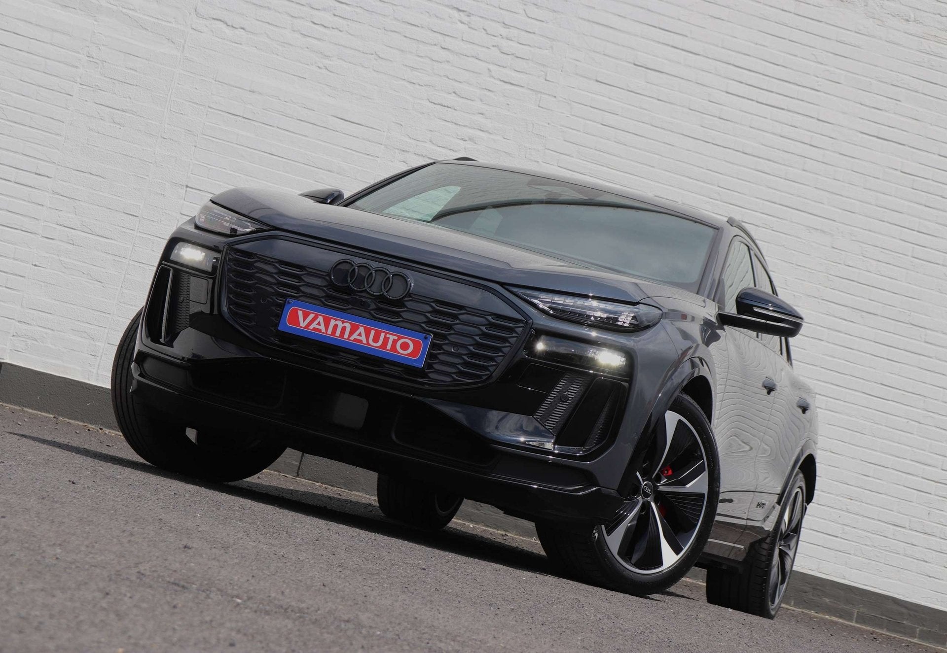 Audi Q6 e-tron 100 kWh 55 Quattro Edition One Grey - Pano/B&, Autos, Audi, Argent ou Gris, Achat, Euro 6, Entreprise