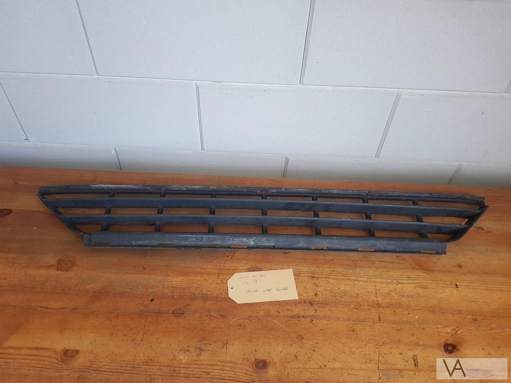 Volvo XC60 2013 - 2017 voorbumper bumper onderste grille €20, Auto-onderdelen, Gebruikt, -, -, Ophalen of Verzenden