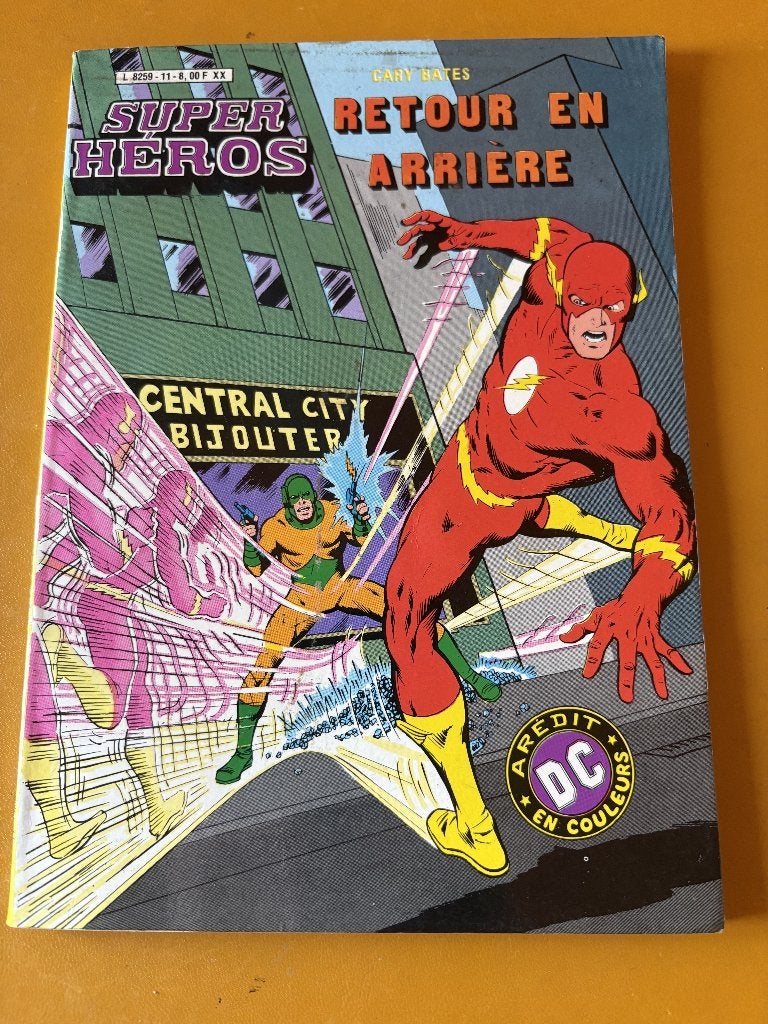 DC Comics SUPER HEROS Nr 11 Retour en Arrière (1981) Flash, Boeken, Strips | Comics, Amerika, Ophalen of Verzenden, Gelezen, Eén comic