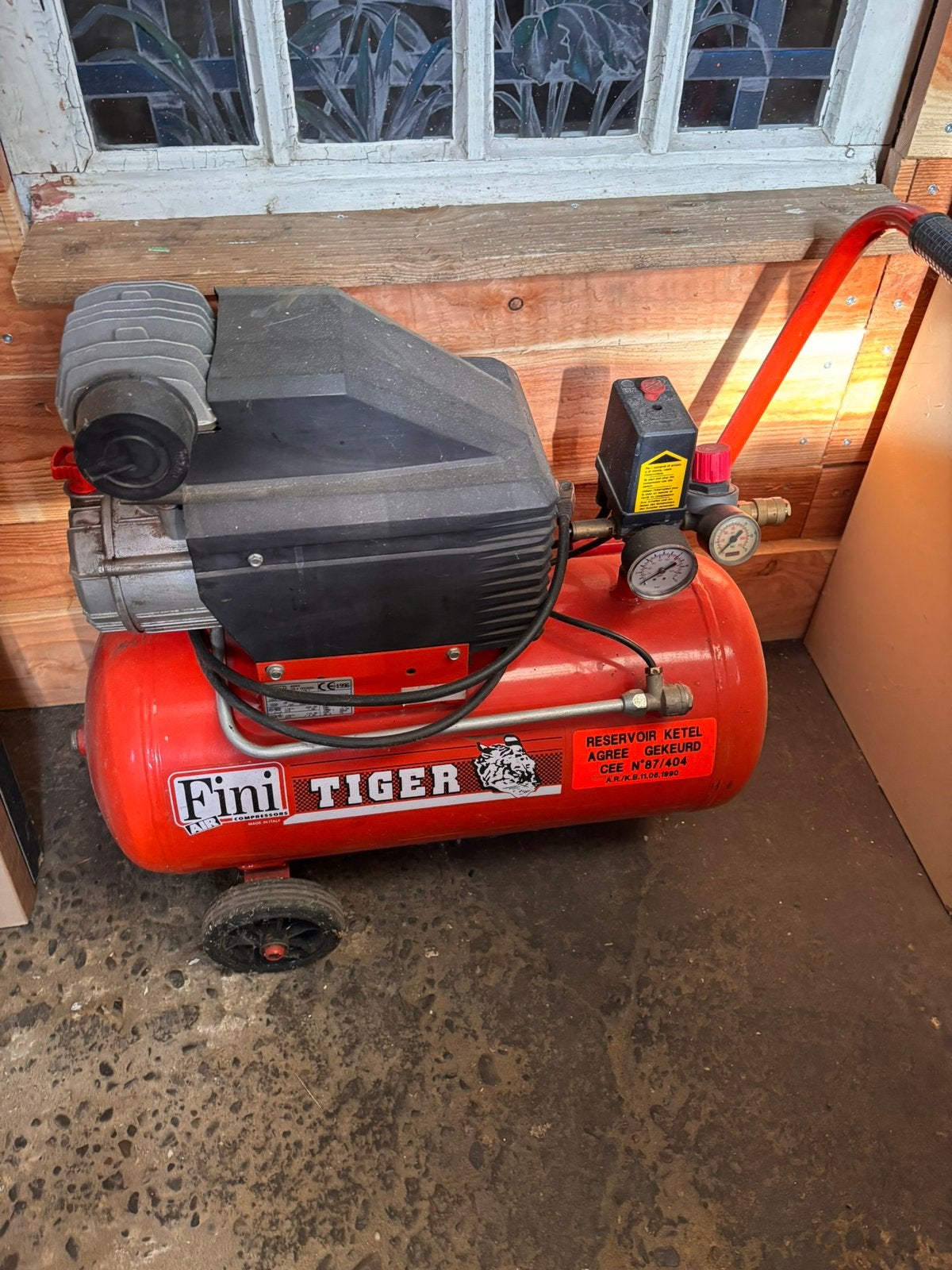 Compressor op olie, Doe-het-zelf en Bouw, Ophalen, Zo goed als nieuw