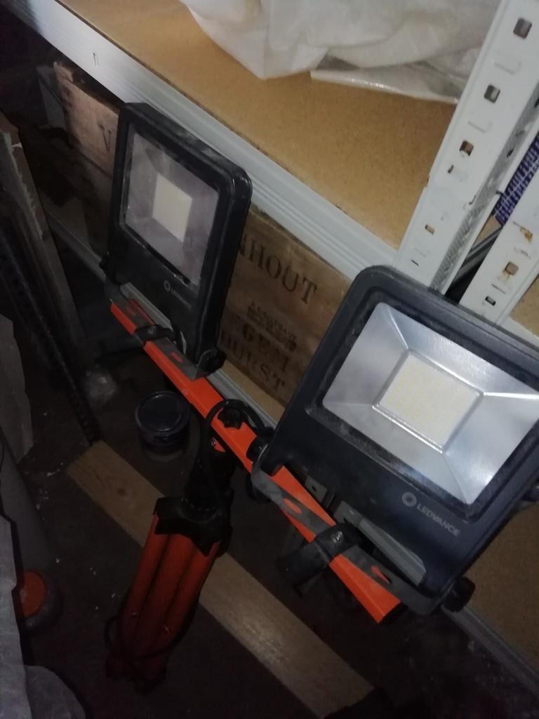 Méga straffe led werklamp 2x50w 8400lm statief, Ophalen