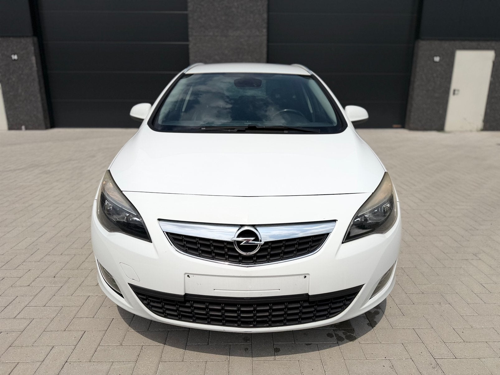 Opel astra 2011 183.500km 1.3 diesel Zeer Proper!!, Auto's, Voorwielaandrijving, Euro 5, Zwart, 4 cilinders