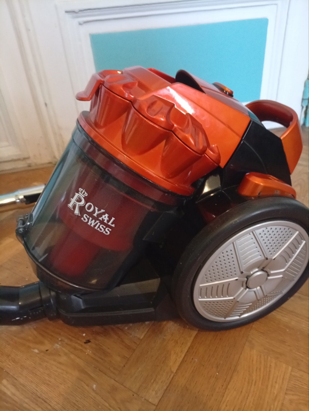 Aspirateur sans sac Royal suisse. 700W, Enlèvement