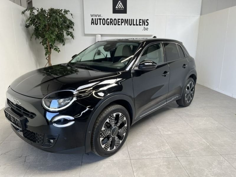 Fiat 600e Electric 115kW (156CV) La Prima, Auto's, Gebruikt, Zwart, Leder, 5 zetels