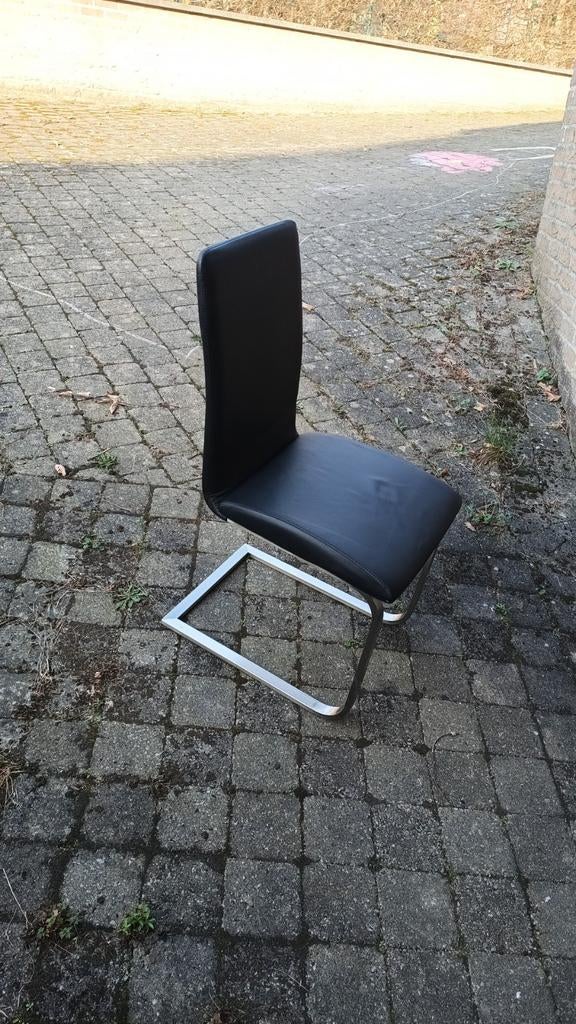 6 stoelen, Ophalen