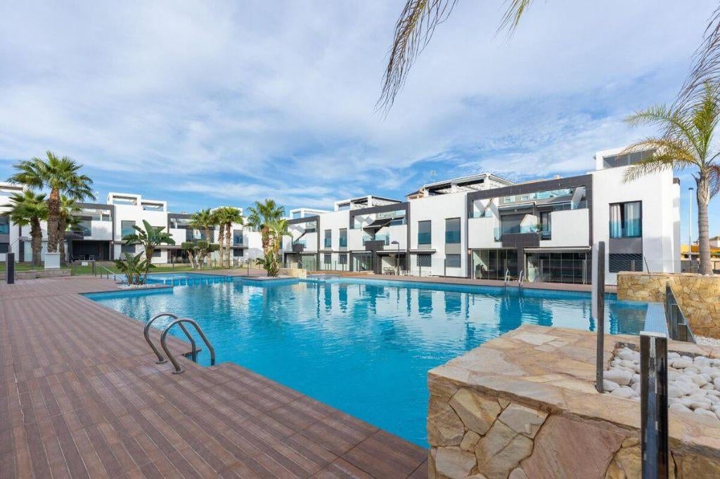 Bovenwoning in Oasis Beach /Punta Prima, Immo, Buitenland, Spanje, 2 kamers, 125 m², Punta Prima.