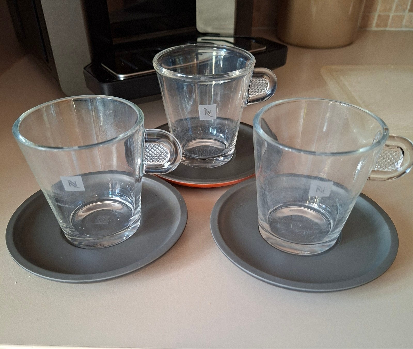 Nespresso 3 tasses et 3 sous tasses, Enlèvement ou Envoi, Verre, Utilisé, Tasse(s) et/ou soucoupe(s)