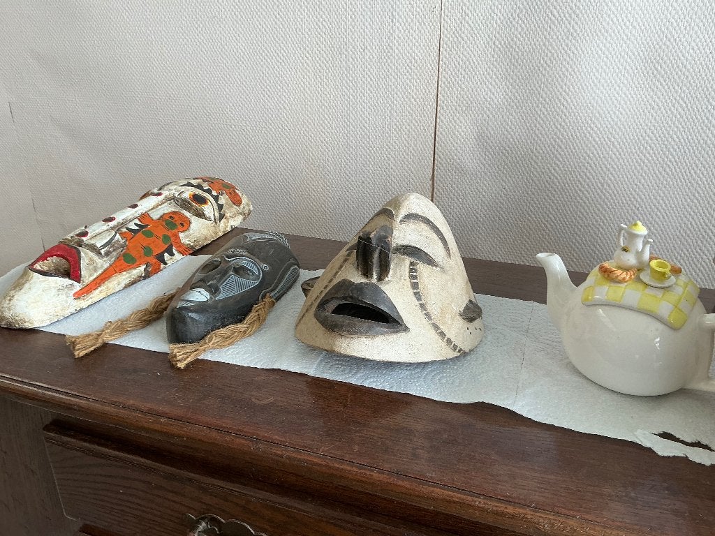 Maskers, Ophalen