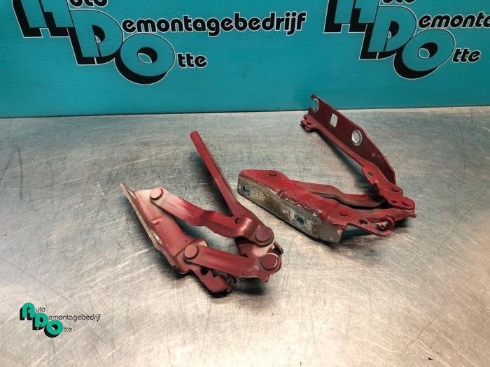 Motorkap Scharnier van een Volkswagen Golf (Golf 09-), Gebruikt, -, Volkswagen, -
