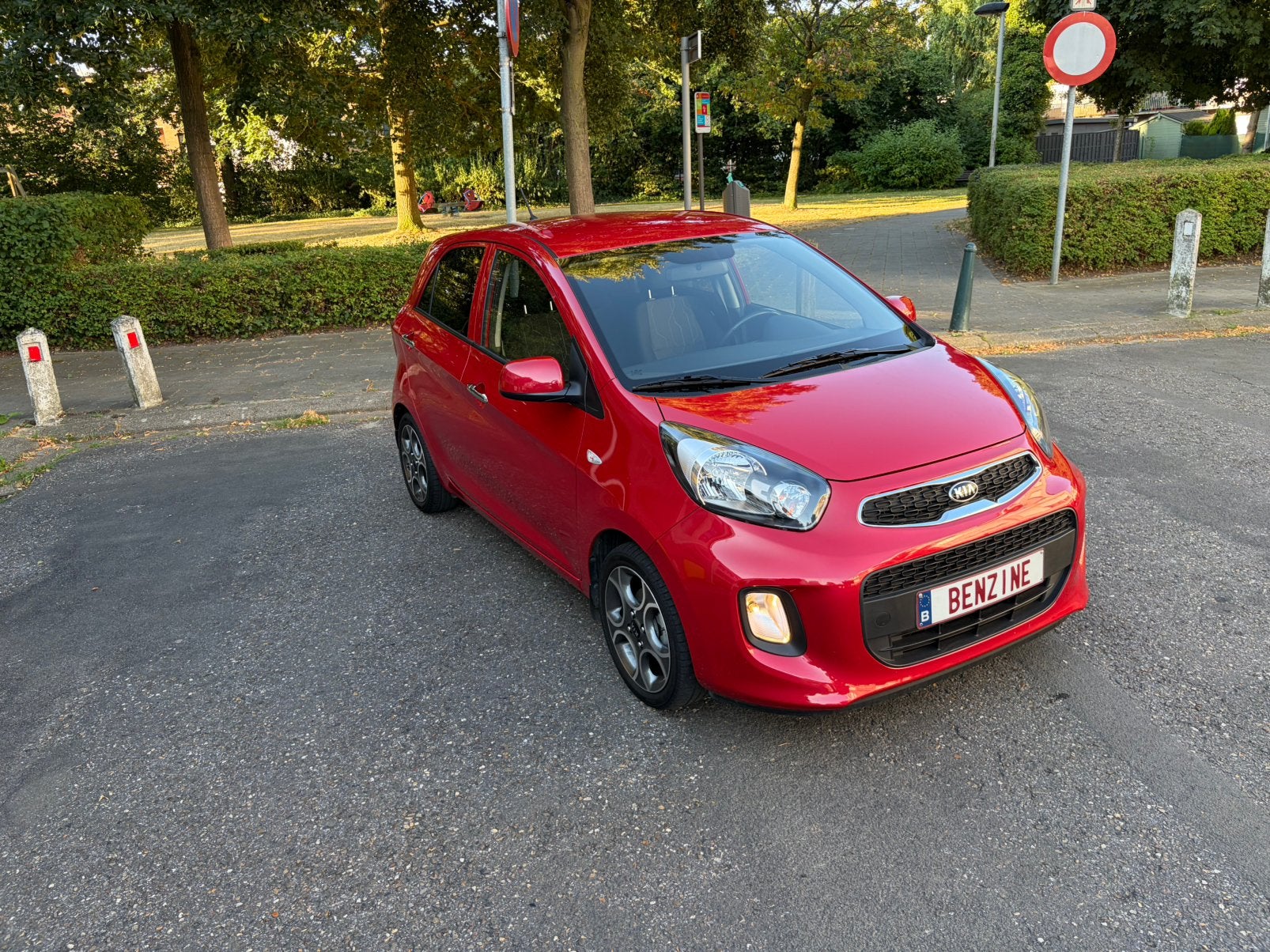 Kia Picanto 1.0 benz 24900 km airco garantie, Autos, Rouge, Essai à domicile, Achat, Euro 6