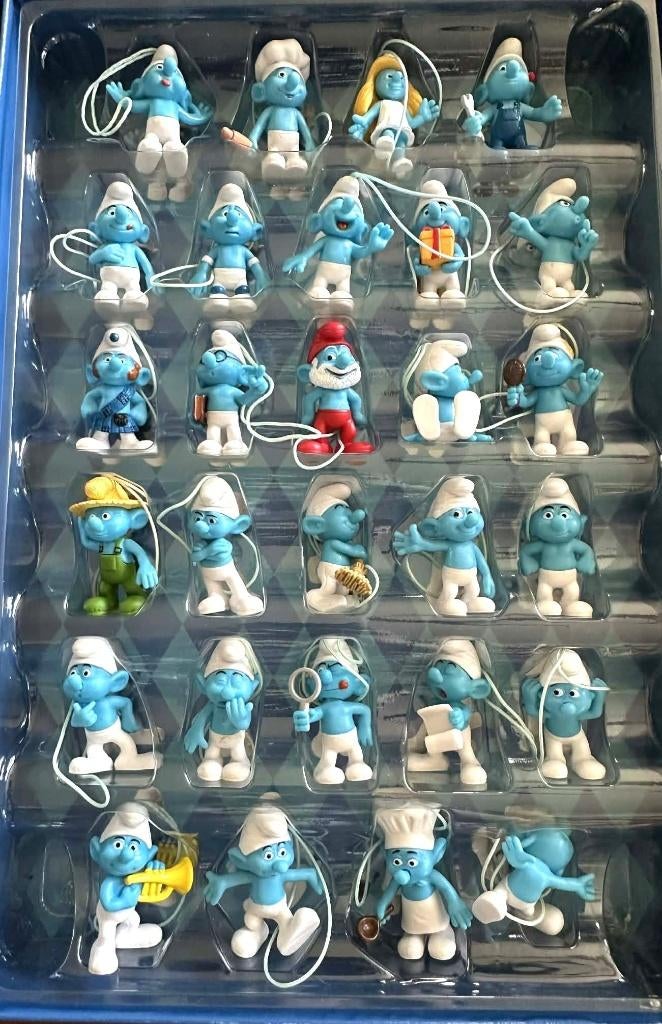 2011 - BOXSET VAN 28 FIGUREN - FOUTLOOS DE SMURFEN, Verzamelen, Ophalen of Verzenden