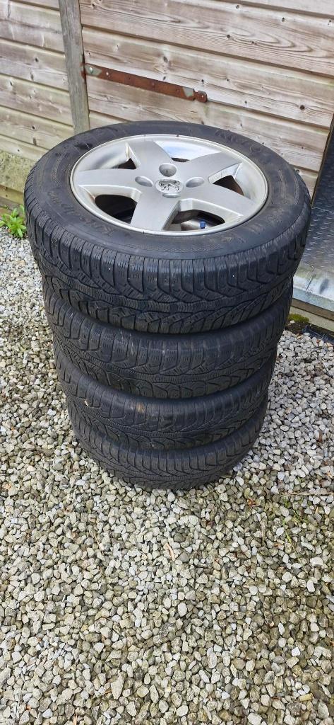 4 stuks velgen en winterbanden Peugeot 185/65 R15, Fietsen en Brommers, Ophalen, Gebruikt